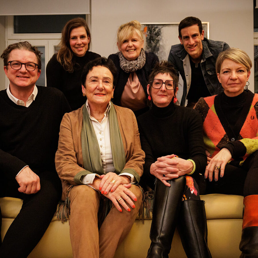 Ein Gruppenbild. In Reihenfolge von Links nach Rechts: Torsten Anstädt, Andrea Hausy, Christine Rother-Ulrich, Ursula Bender, Julia Isterling, Olli Dürr und Miriam Becker.